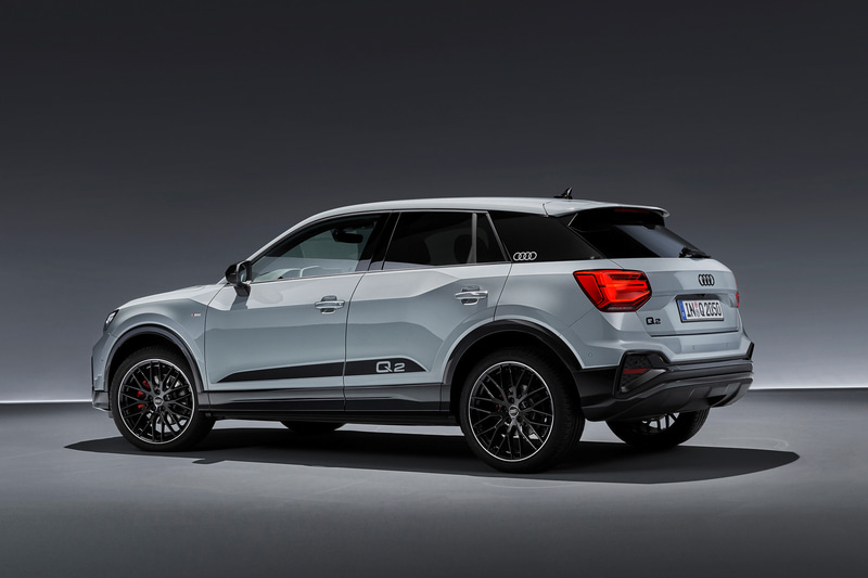 Q2。ボディカラーは新色のアローグレー