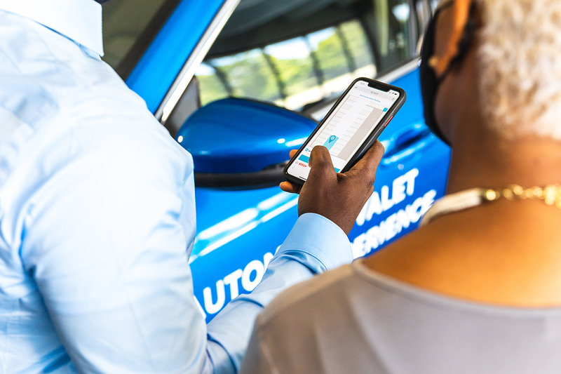 スマホで駐車も呼び出しも可能