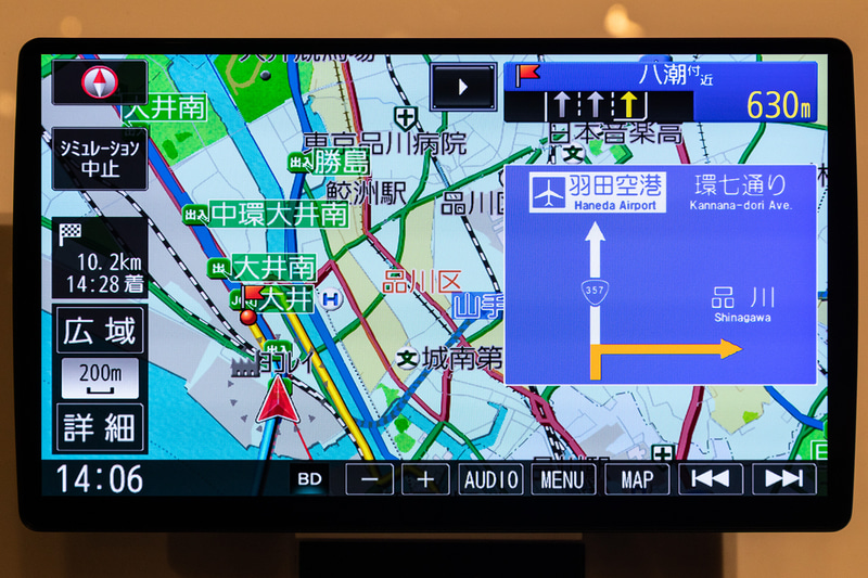 “F1Xプレミアム10”では有機ELパネルの採用をはじめ、430車種以上に10V型の大画面が装着できること、オプションカメラもHD高画質で表示可能なことなどが特徴として挙げられている