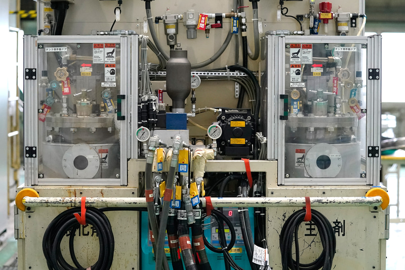 カーボンパーツの製造の様子