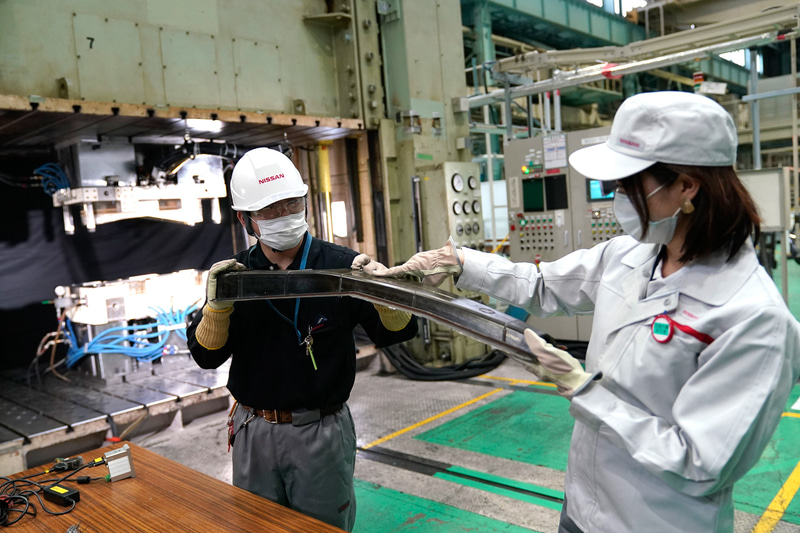 カーボンパーツの製造の様子