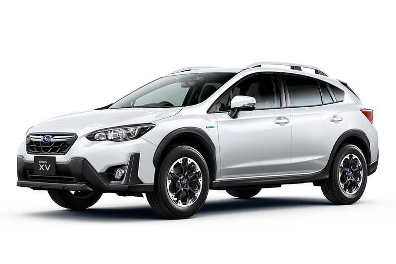 2.0e-L（写真中央はメーカーオプションのルーフレール装着車）