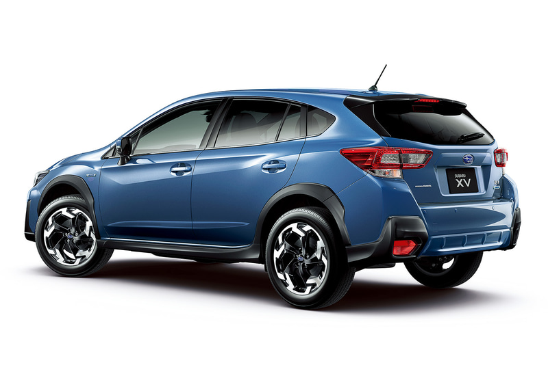 2.0e-S（写真中央はメーカーオプションのルーフレール装着車）