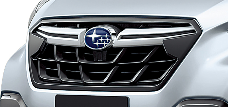 シルバー塗装のフロントグリル