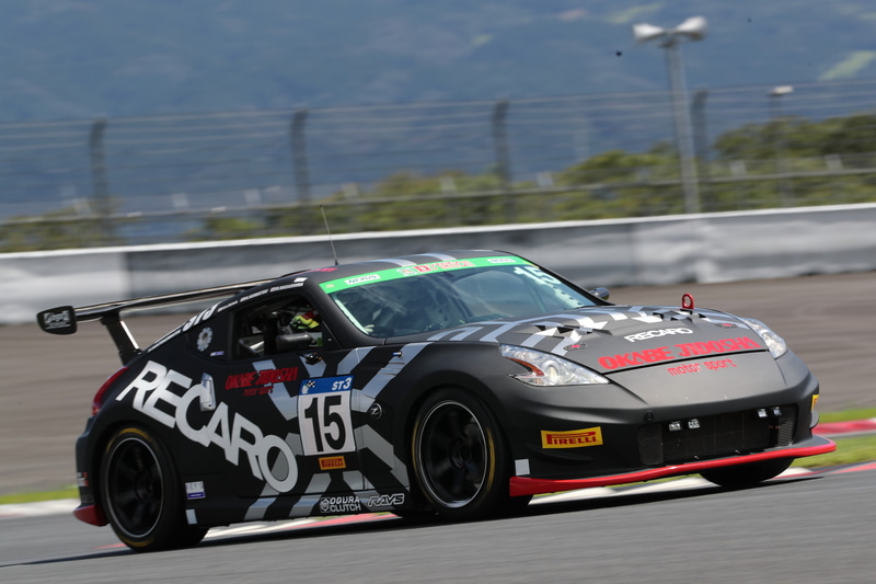 ST-3クラストップの15号車 岡部自動車RECAROフェアレディーZ（長島正明/小松一臣ほか）