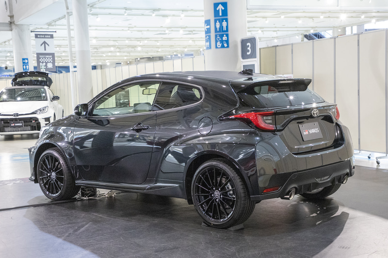 GRヤリス RS。ボディカラーはプレシャスブラックパール