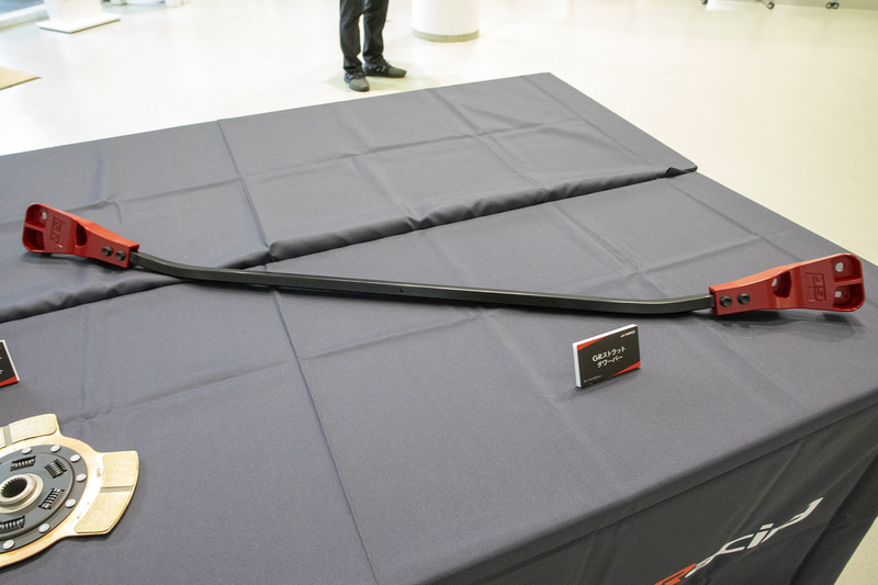 GRストラットタワーバー