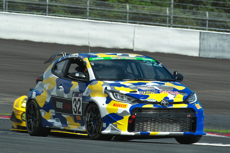 32号車 GRヤリス、モリゾウ選手ドライブ中