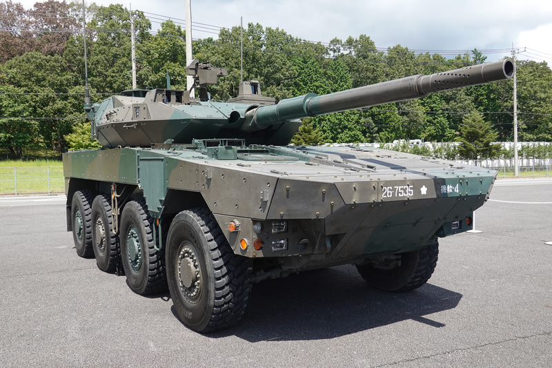 陸上自衛隊 16式機動戦闘車。2019年に引き続き登場。砲塔を旋回するなどのデモが行なわれる