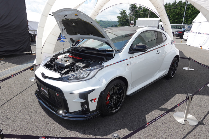 市販車GRヤリスの展示コーナー。間近でGRヤリスを確認できる