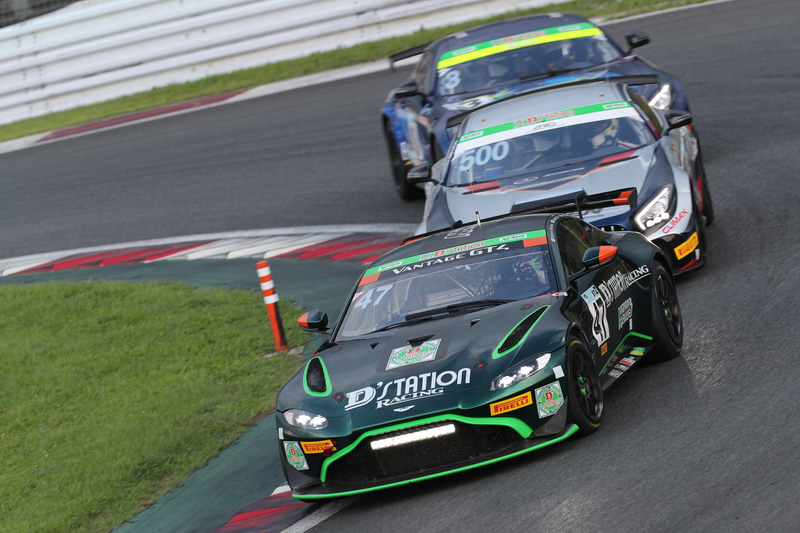総合トップでスタート切った777号車 D'station Vantage GT3