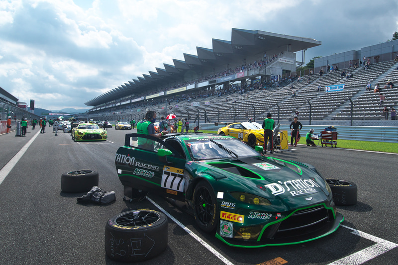 ポールポジションを獲得した777号車 D'station Vantage GT3