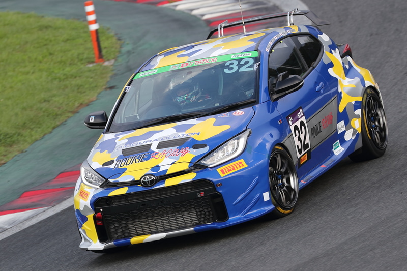 富士24時間レースでST-2クラスを優勝。デビューウィンを果たした32号車 ROOKIE Racing GR YARIS（井口卓人、佐々木雅弘、MORIZO、勝田範彦、石浦宏明組）