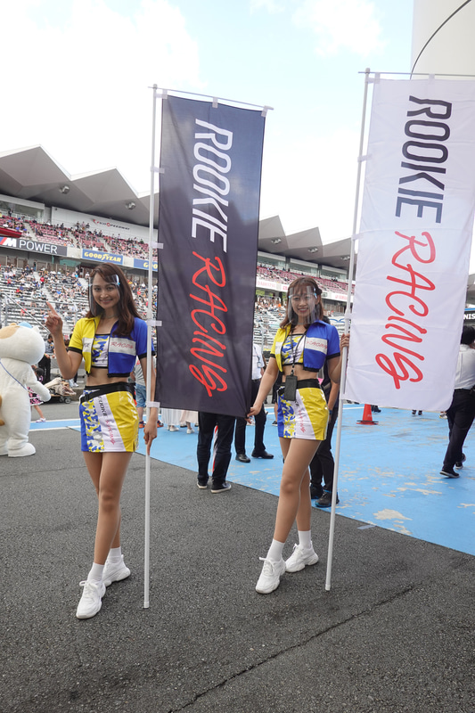 ROOKIE Racingが開設している<a href="https://instagram.com/rookieracing_official" class="n" target="_blank">インスタグラム</a>のMCさん。ST-2クラス、ST-1クラスをダブルウィンしたため精力的にインタビューしていた