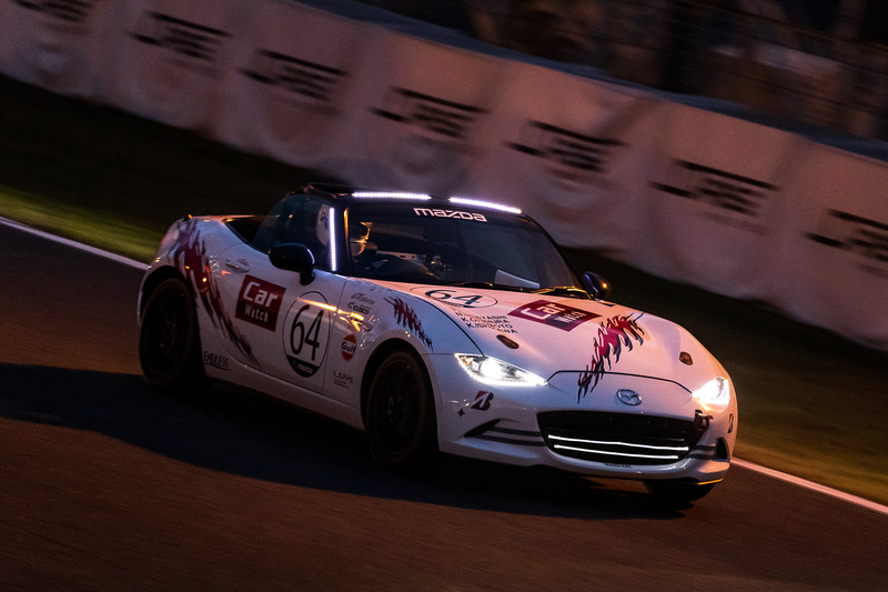 完走したチームCar Watchロードスター