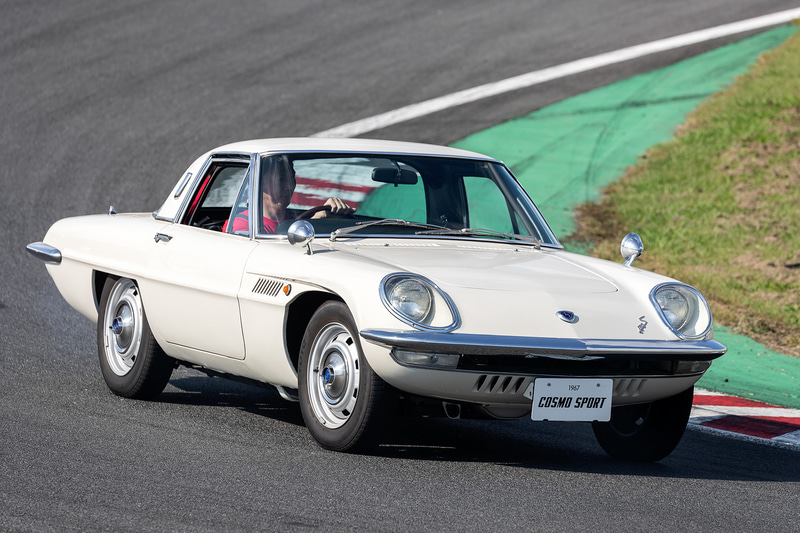 1967年発売の「コスモスポーツ」