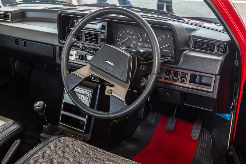 1980年発売の初代FF「ファミリア」