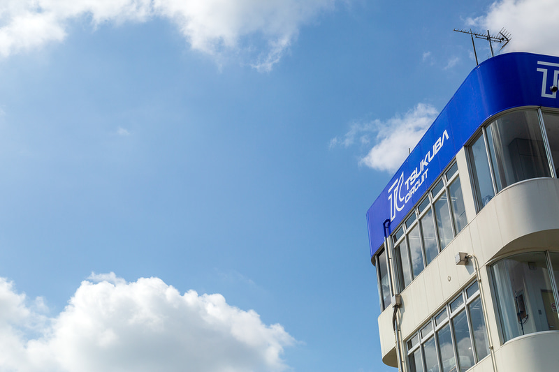 予選終了時の雲。このあとで降るのか降らないのかが分かりづらい