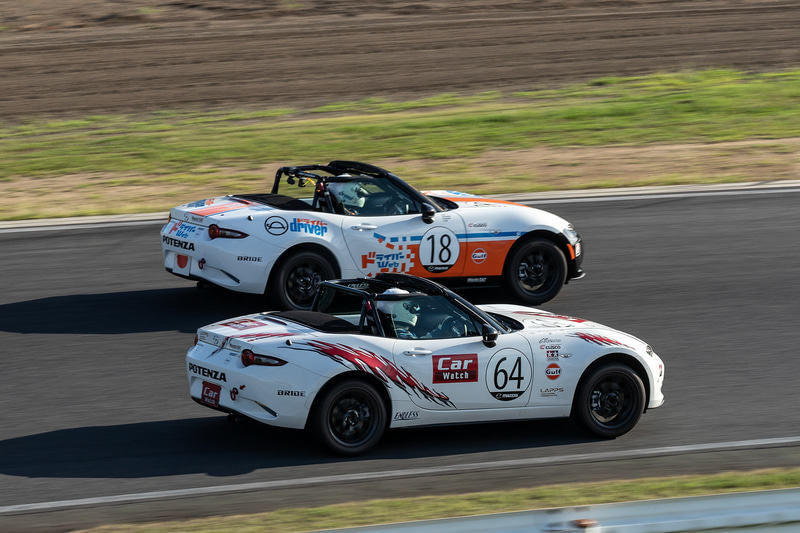 周回を重ねるチームCar Watchロードスター