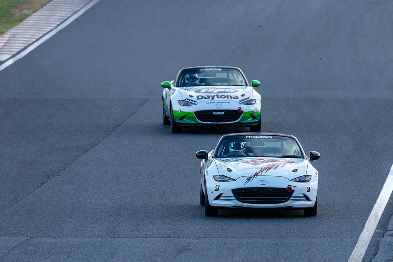 石川氏のドライブでチームCar Watchロードスターは順調に周回を重ねていく