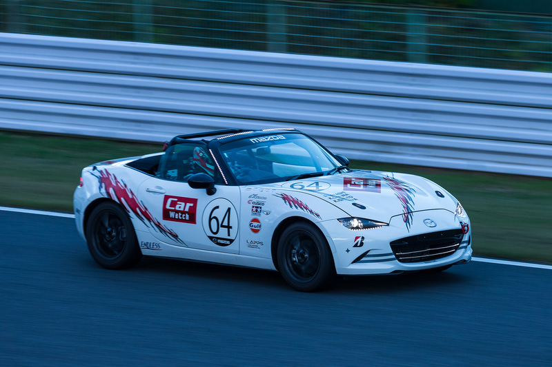 暗くなるもチームCar Watchロードスターが走行を重ねる