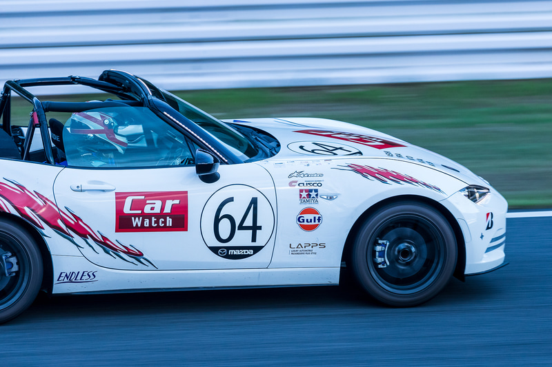 暗くなるもチームCar Watchロードスターが走行を重ねる