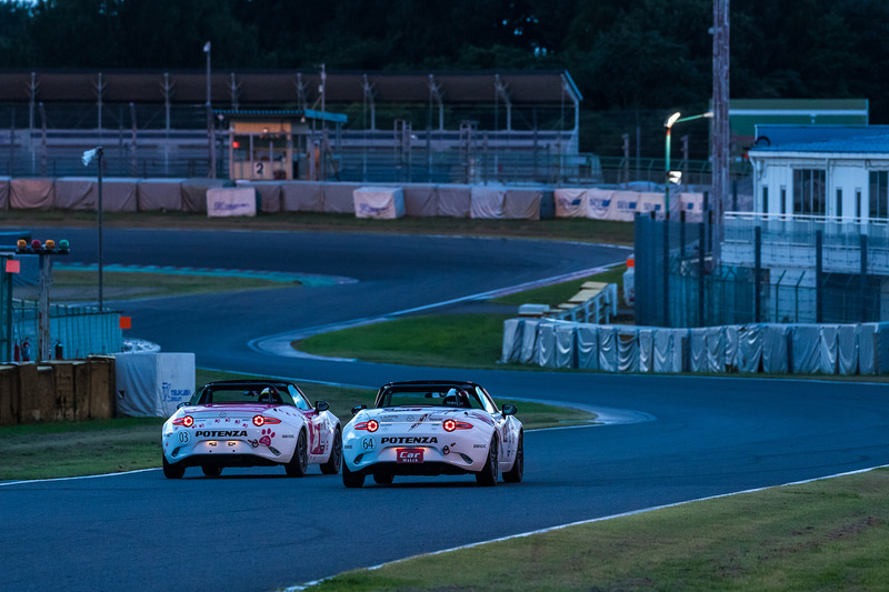 暗くなるもチームCar Watchロードスターが走行を重ねる