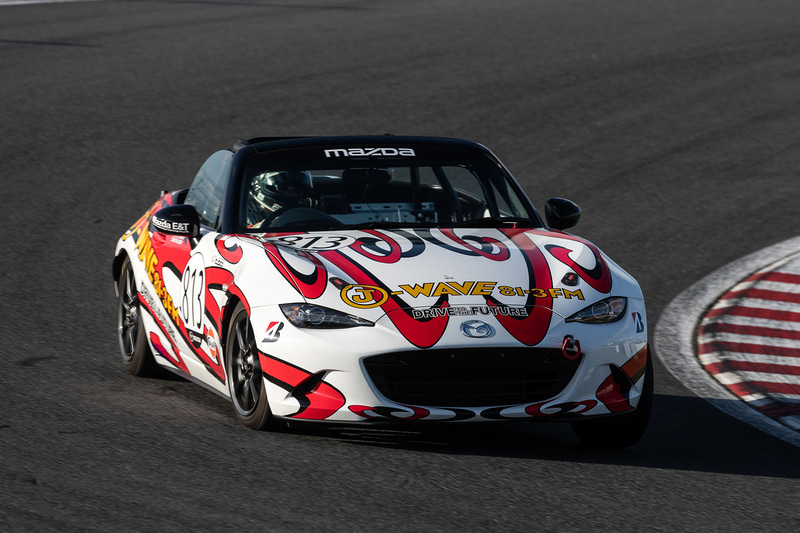 2位のJ-waveロードスター