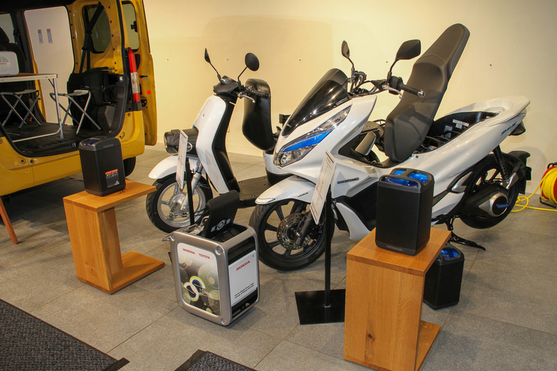 中型電源試作機に収まるのがHonda Mobile Power Pack