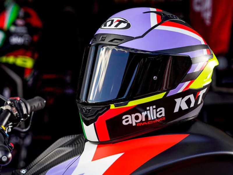 購入者特典の「KYT NX レースヘルメット」