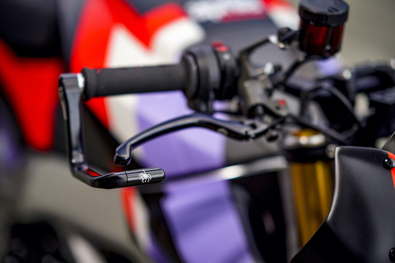 ブレーキレバーガード