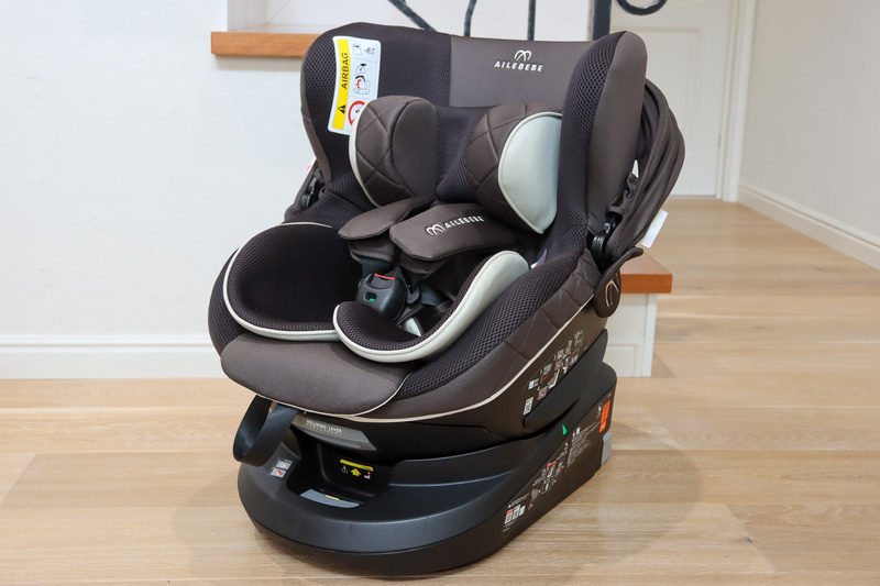 子供が1歳になるタイミングでカーメイトのチャイルドシート「エールべべ・クルット6i グランス（グランブラウン）」を導入