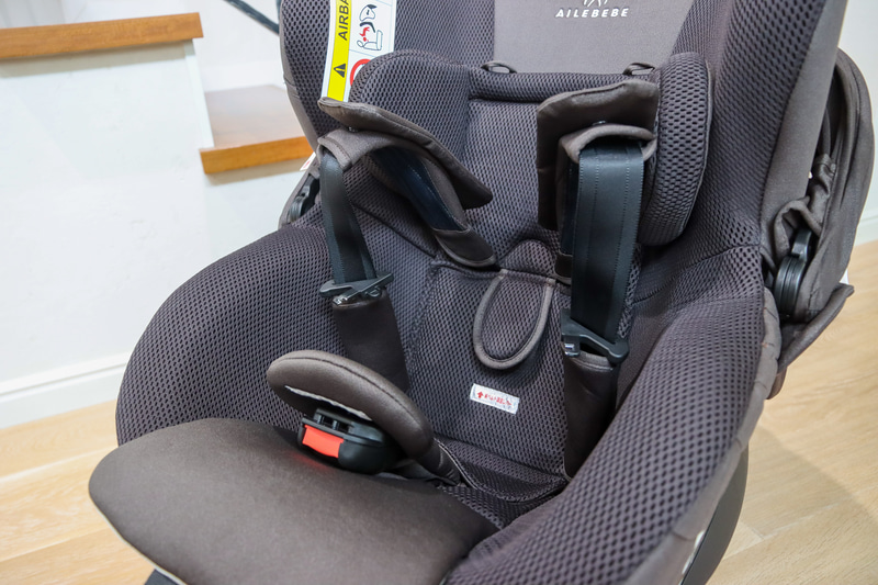 ジャンピングハーネス。ベルトのキャッチを外すと勝手にベルトが跳ね上がってくれます。これは便利!!