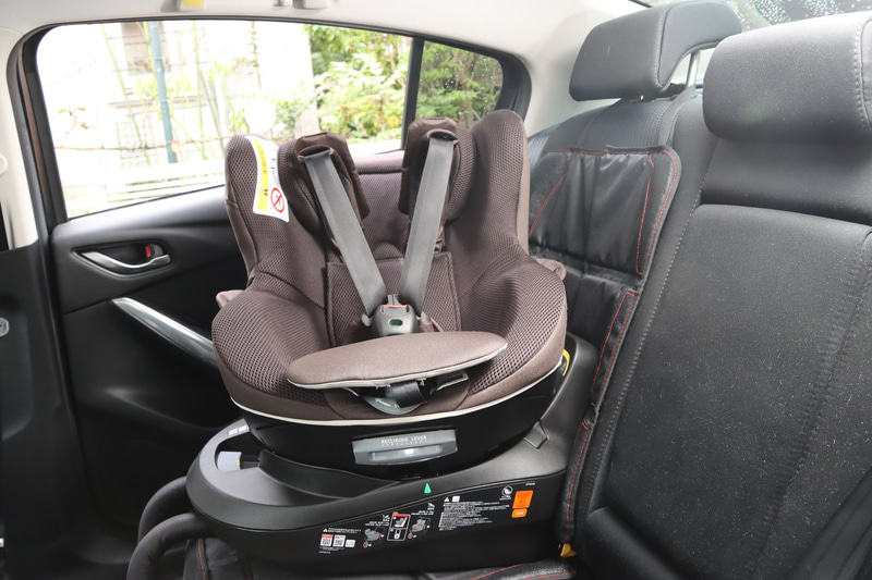 ドアが開けにくい時には隣の席からでも乗せ降ろしできて便利!!