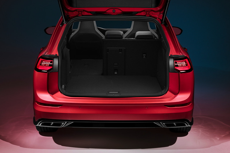 ラゲッジスペース容量は従来モデルから6L増の611Lとし、最大で1642Lまで拡大可能