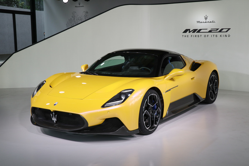 ボディサイズは4669×1965×1221mm、ホイールベースは2700mm