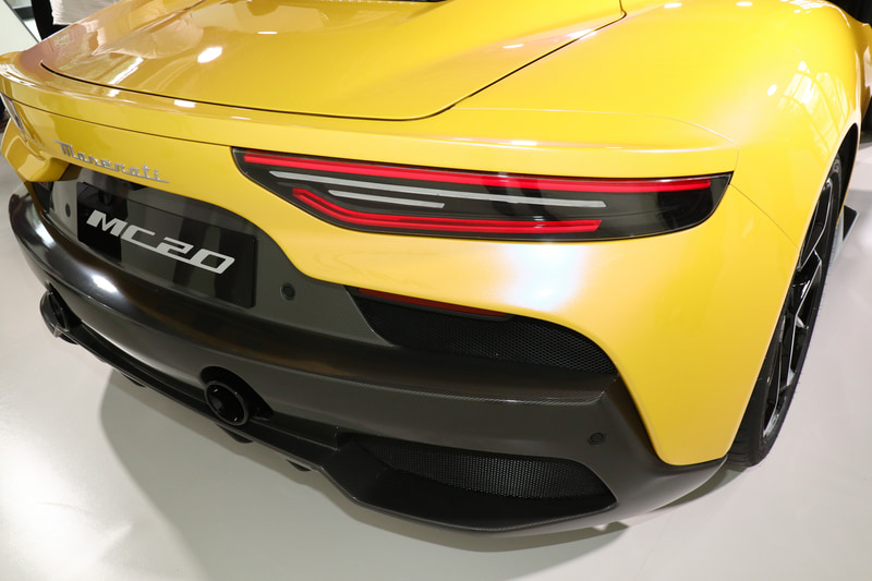 ボディサイズは4669×1965×1221mm、ホイールベースは2700mm