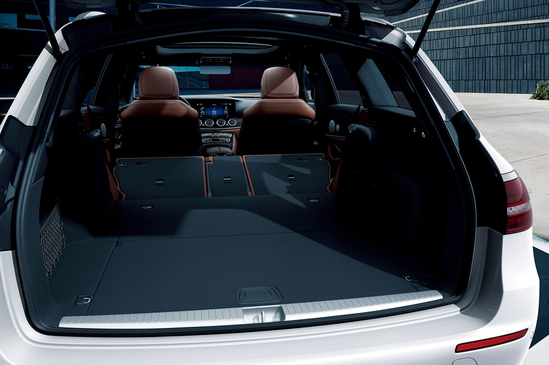 セダンとステーションワゴンのトランク＆ラゲッジスペース