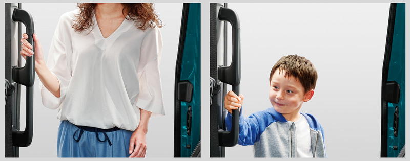 大型乗降用アシストグリップ（チャイルドグリップ付）