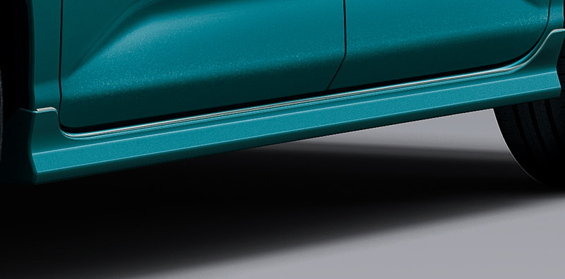 ディーラーオプションのフロントバンパーガーニッシュ（左）、サイドストーンガード（中）、バックドアスポイラー（右）