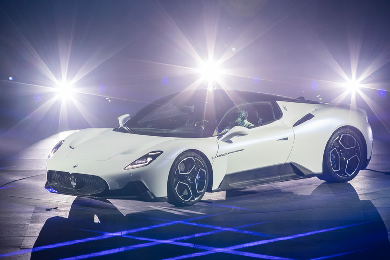 新型スーパースポーツカー「MC20」のワールドプレミアイベント「MMXX」