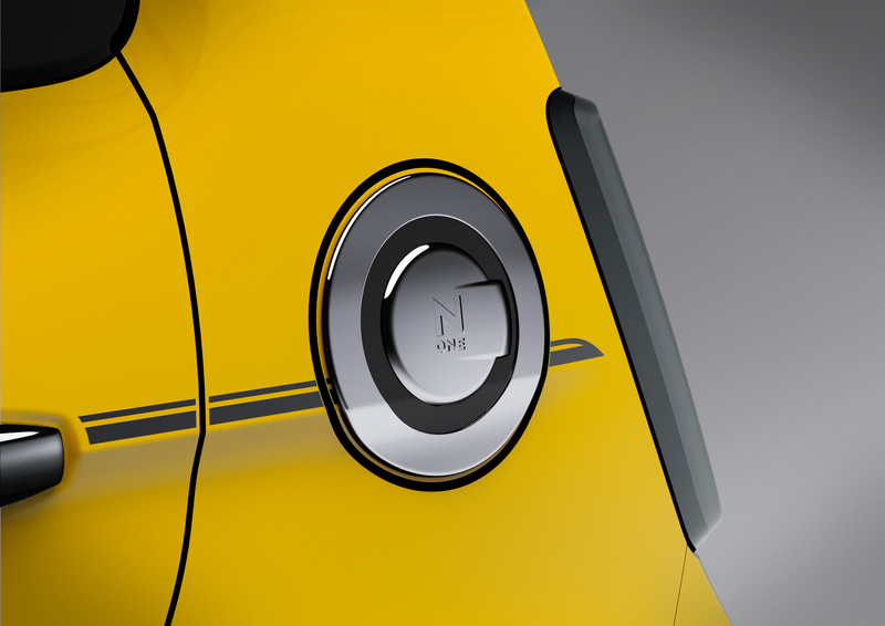 「RS」フューエルリッドガーニッシュ（ダーククロームメッキ×ブラック塗装）