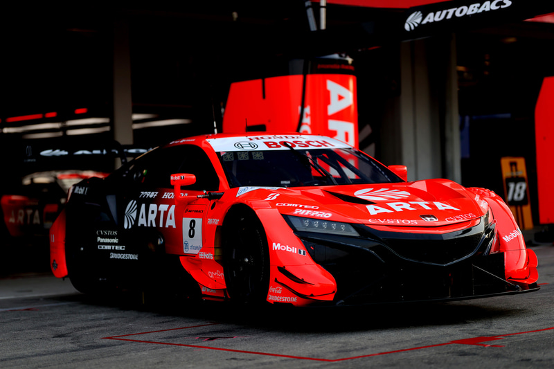 トークショーには鈴木亜久里総監督、土屋圭市エグゼクティブアドバイザーをはじめドライバー、ARTA GALSが参加