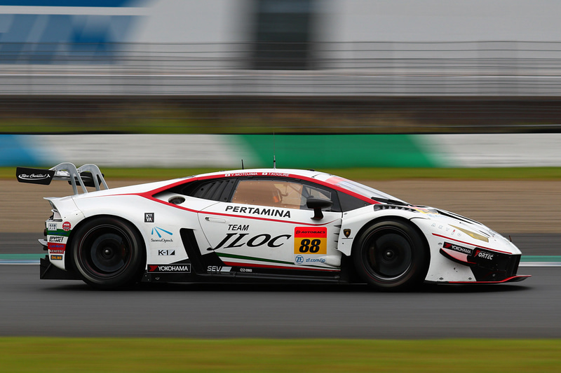 2位は88号車 JLOC ランボルギーニ GT3（小暮卓史/元嶋佑弥組、YH）