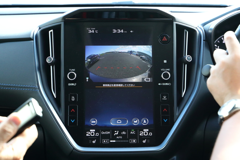 前側方レーダーで接近車両を検知して、自車速約60km/h以下では警報を、自車速約20km/h以下では衝突回避をサポートする前側方プリクラッシュブレーキ・前側方警戒アシストをスバル初設定