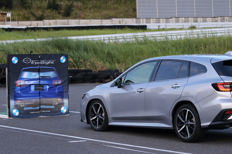 車両に対するプリクラッシュブレーキの制動可能速度が従来の50km/hから60km/hに引き上げられた