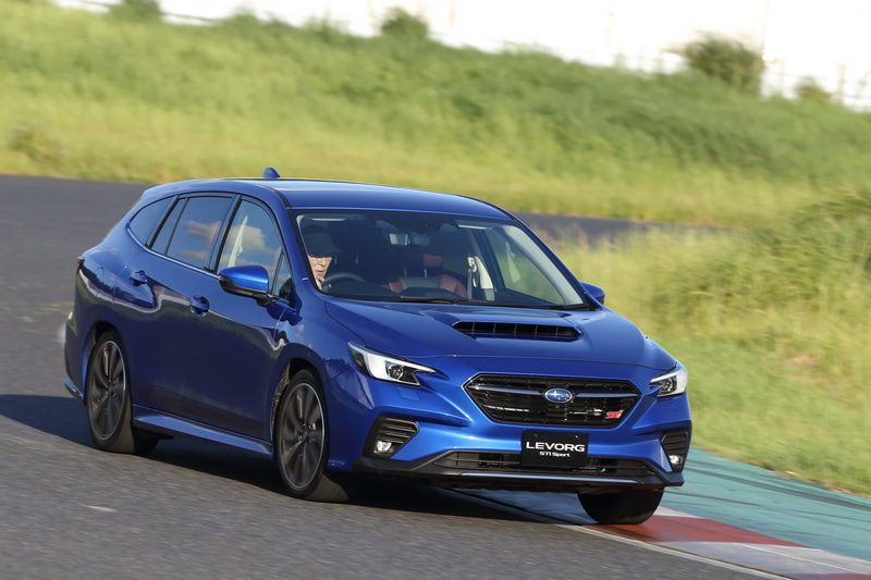 新型レヴォーグ STI Sport