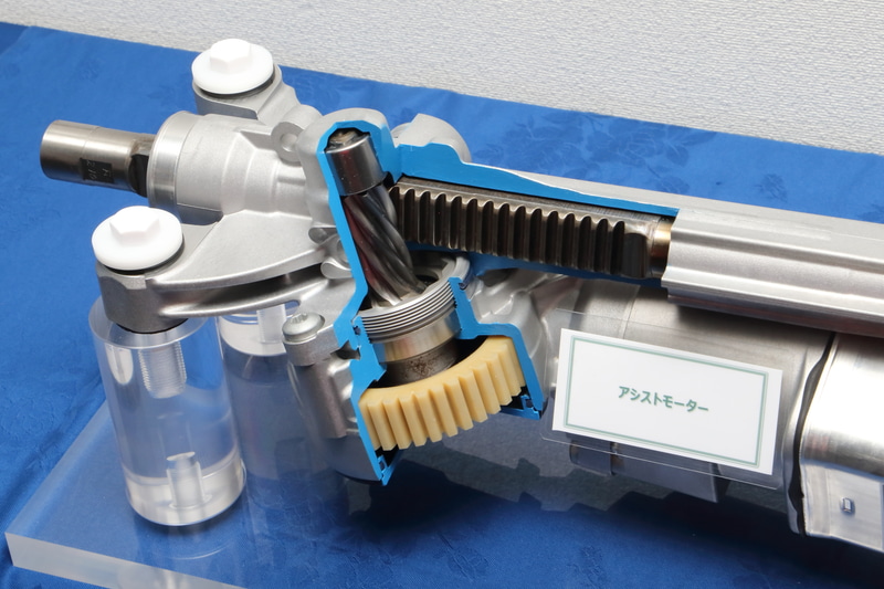 新採用の2ピニオンパワーステアリング