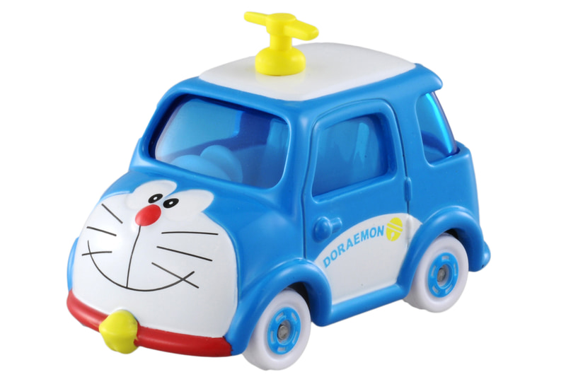 ドリームトミカ No.143「ドラえもん」。クルマの屋根の上にはドラえもんのひみつ道具タケコプターを再現。700円（税別）