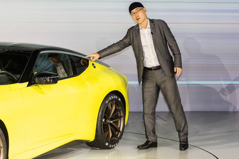 ルーフと窓の間にあるシルバーが刀を連想させる